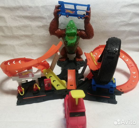 Гоночный трек hot Wheels Атака Бешеной Гориллы