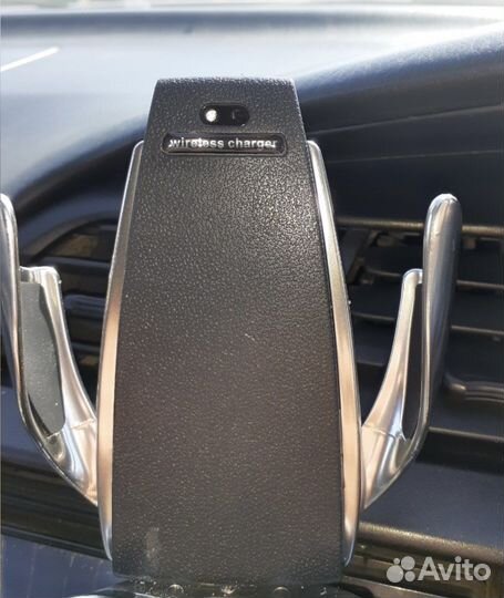 Автомобильный держатель для телефона с зарядкой