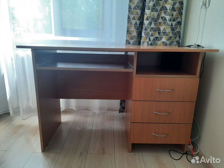 Компьютерный стол мало бу