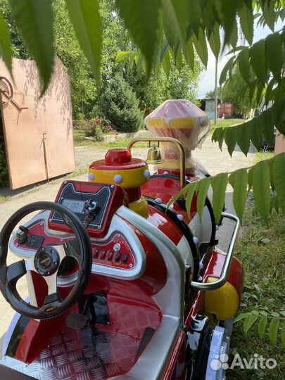 Аттракцион детский паравозик, с двумя вагонами