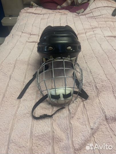 Хоккейный шлем