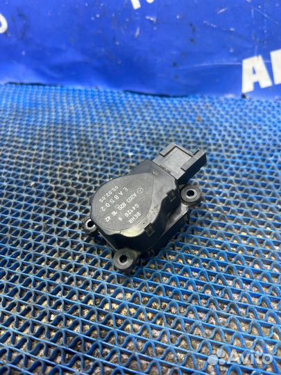 Моторчик заслонок отопителя Mercedes-Benz W211