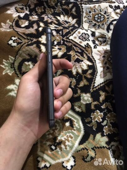 Телефон iPhone 8 64 gb
