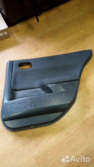 Обшивка двери задней правой рено меган 2