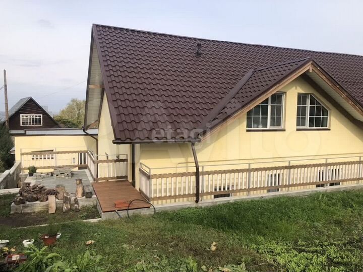 Дом 174 м² на участке 8,1 сот.