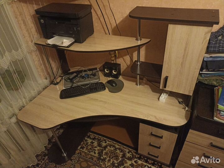 Компьютерный стол