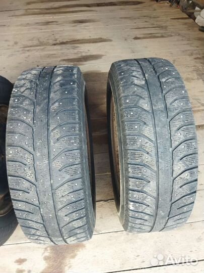 Bridgestone Ice Cruiser 7000 215/65 R16 98T