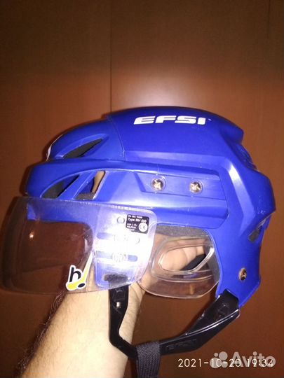 Продам хоккейный шлем