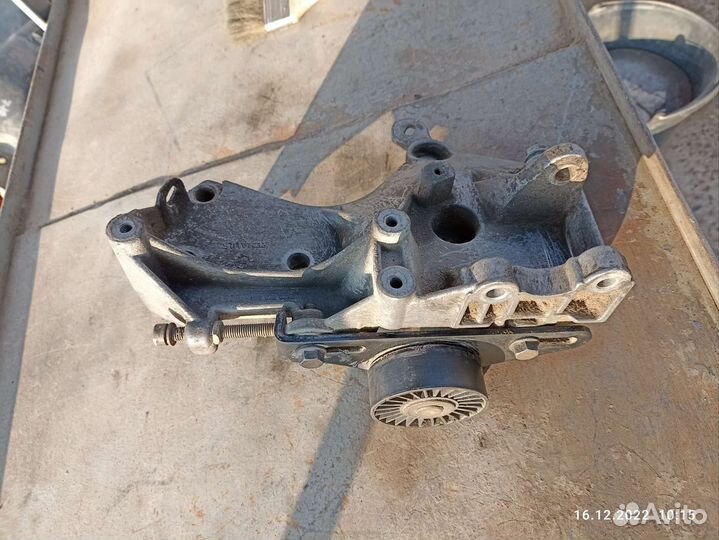 Кронштейн генератора Renault Clio Simbol