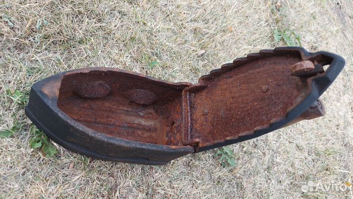 Два старинных утюга