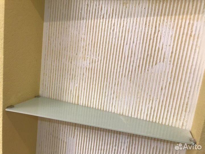 Полки ударопрочные для интерьера комнаты