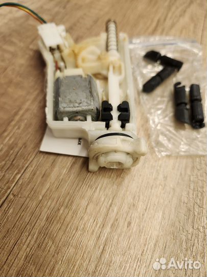 Замок лючка бензобака nissan