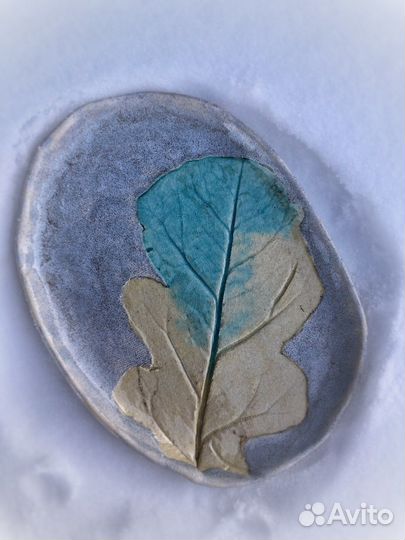 Керамические тарелки с оттисками растений