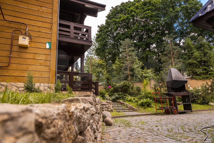 Коттедж 250 м² на участке 10 сот.