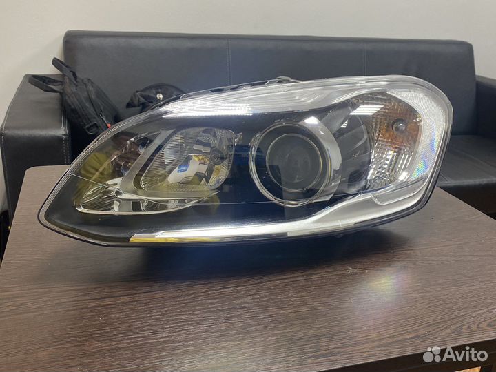 Левая фара Volvo xc 60