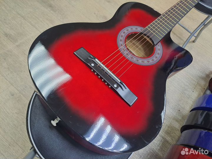 Гитара акустическая красная с металлическими струн