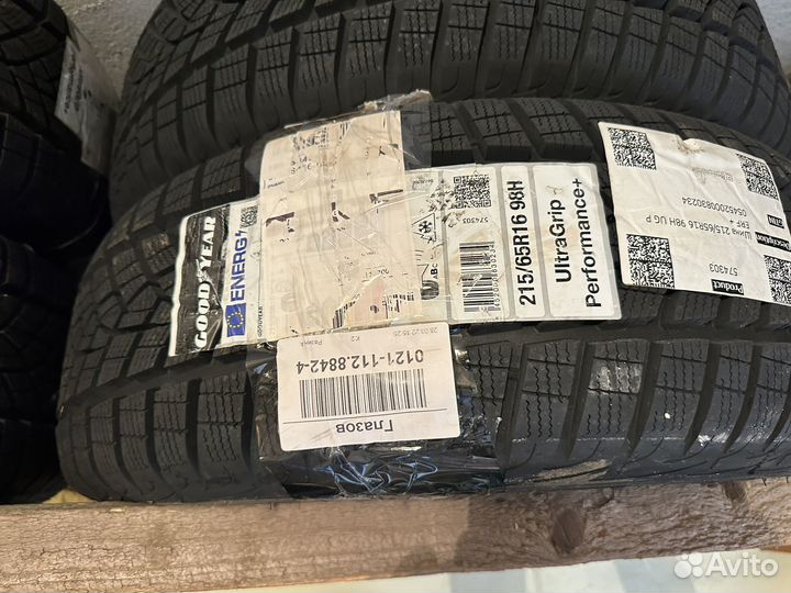 Goodyear UltraGrip 215/65 R16