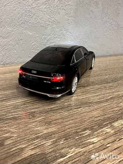 Машинка инерционная Audi A8 металлическая 1:24