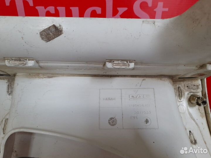 Облицовка фары правой Daf XF106