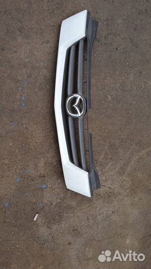 Решетка радиатора mazda demio