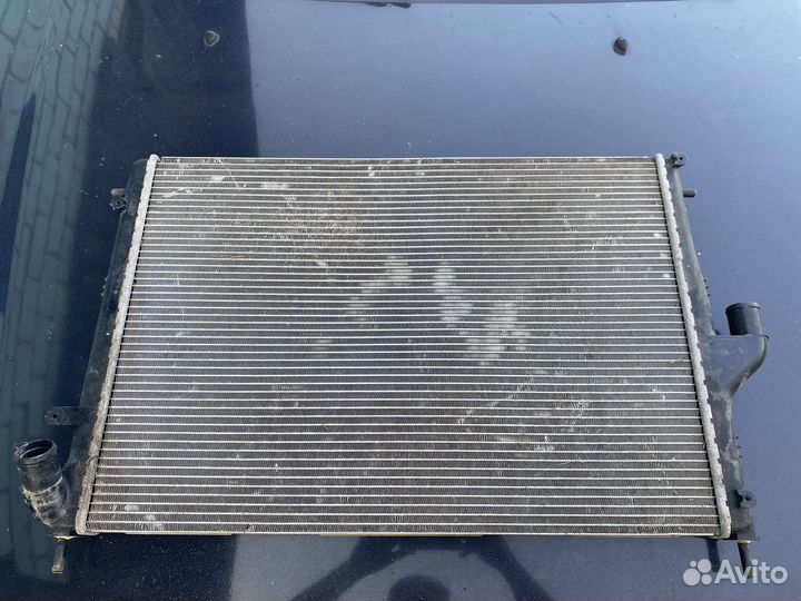 Радиатор охлаждения на LADA largus