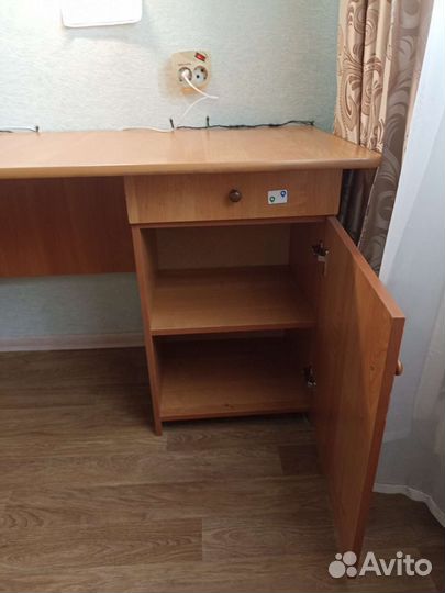 Письменный стол