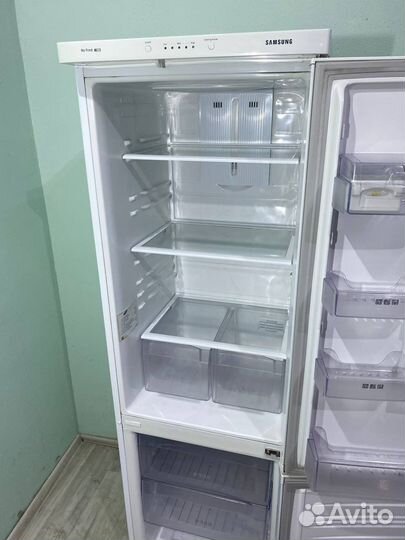 Холодильник Samsung