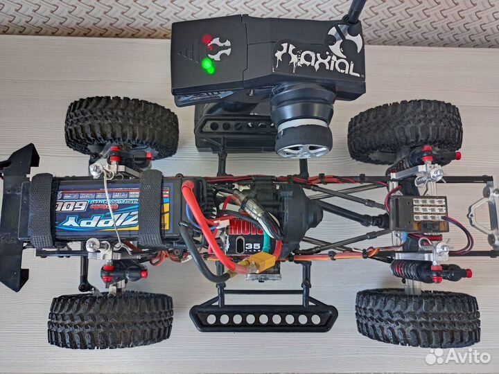 Радиоуправляемая модель Axial scx10