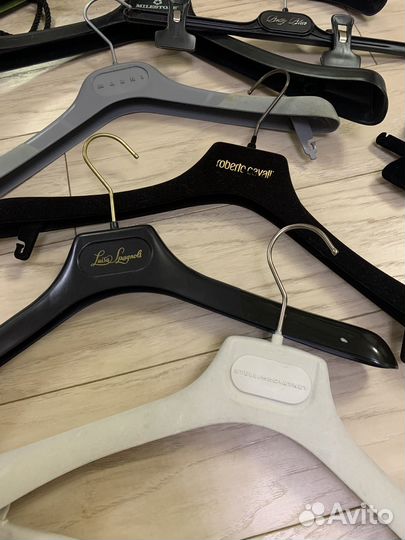 Вешалки плечики брендовые
