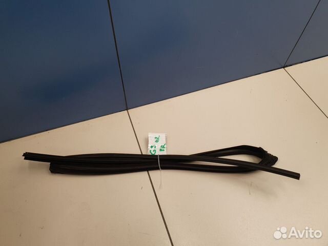 Уплотнитель стекла двери задний правый Lexus GS S1