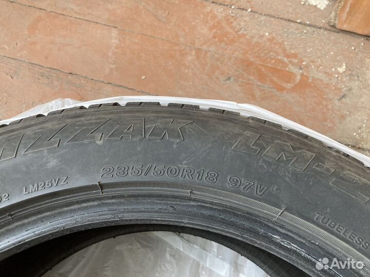 Bridgestone Blizzak LM-25 235/50 R18