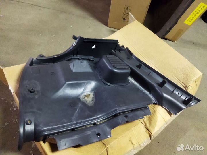 Обшивка багажника правая Opel Meriva A