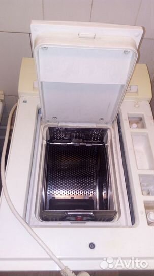 На разбор отдам стиральную машину Индезит WT600U