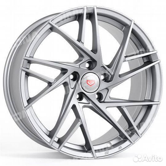 Литой диск в стиле vossen R18 5x114.3