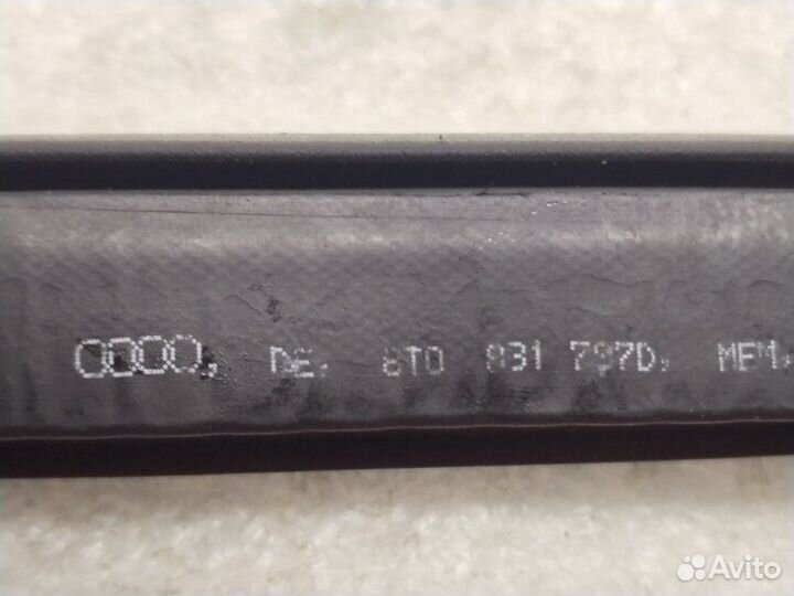 Уплотнитель двери передний правый Audi A5 8T