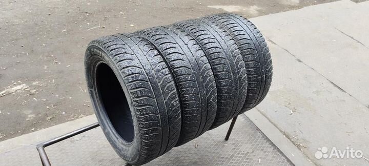 Bridgestone Ice Cruiser 7000 205/60 R16
