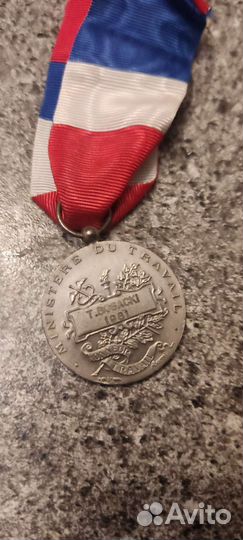 Медали разные