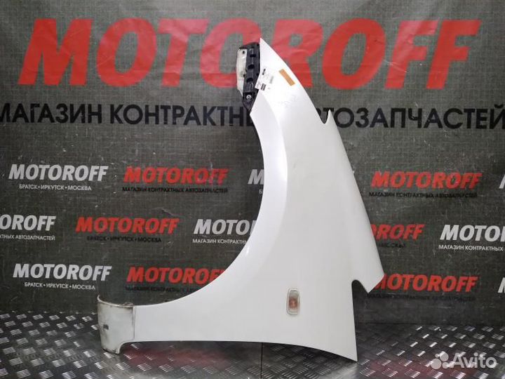 Крыло левое Тойота Виш ZNE10 светлое А060