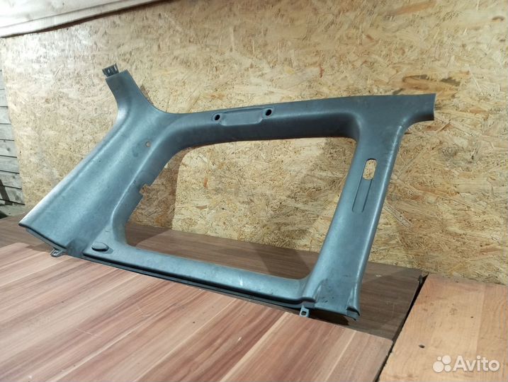 Обшивка багажника верхняя левая Toyota land cruise