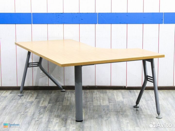 Стол офисный угловой