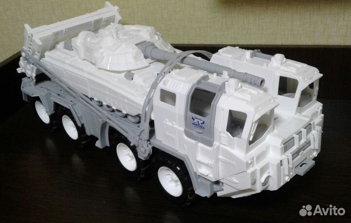 Военный тягач Арктика с танком