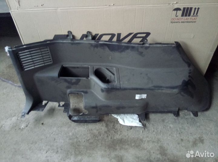 Обшивка багажника левая Mitsubishi Pagero IV