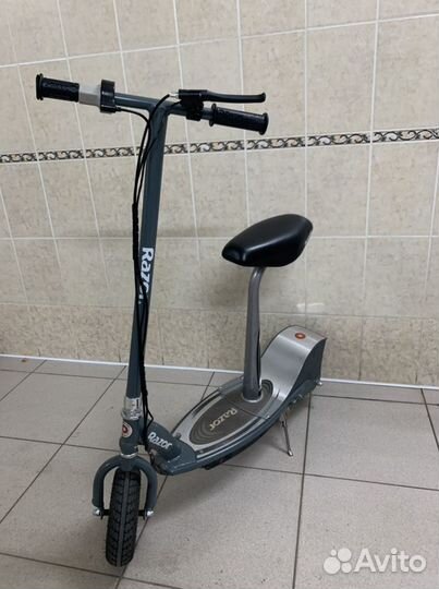 Электросамокат с сиденьем Razor E300S