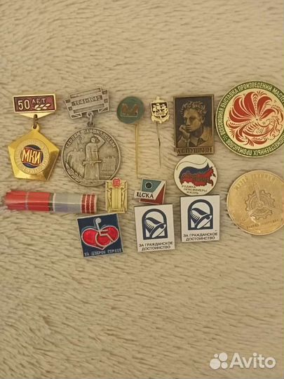 Значки, жетоны