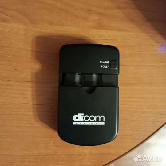 Универсальное зарядное устройство для батареек