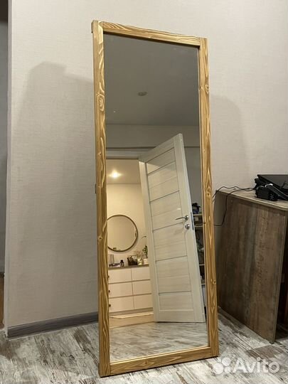 Зеркало напольное в деревянной раме