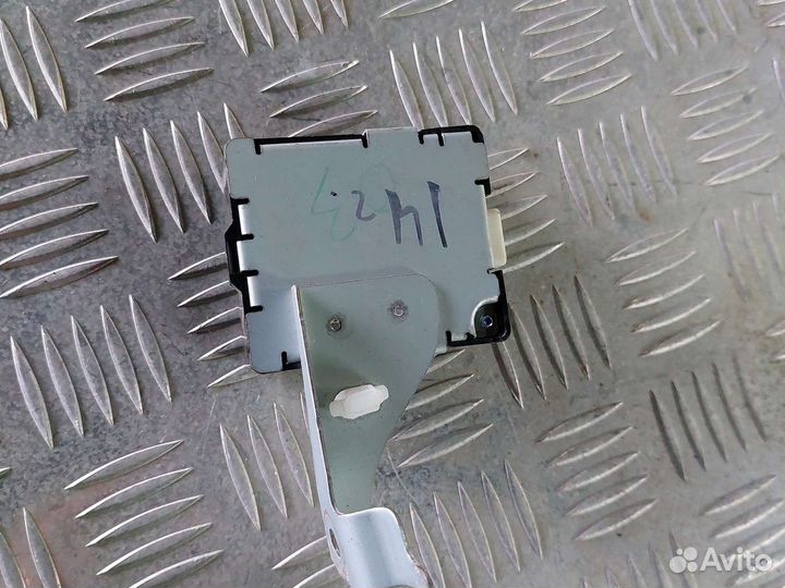 Блок центрального замка Тойота Хайлюкс 7