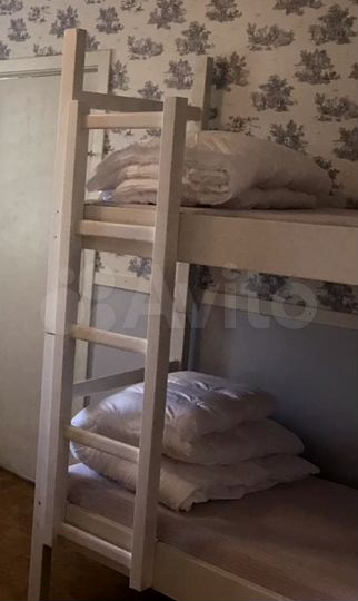 Комната 19 м² в 4-к., 2/5 эт.