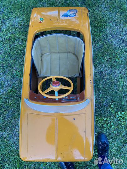 Детский педальный москвич