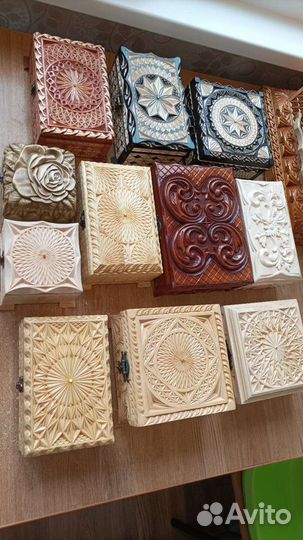 Шкатулки из дерева резные